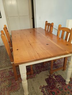 Pinewood - Dining Table w/ Chairs