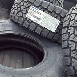 35/12.50/17 Toyo a/t Brand New