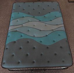 Dreamcloud Plush Mattress & Adjustable Base (Queen)