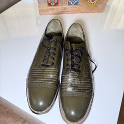 This shoe is a vintage Stacy Adams Oxford-style dress shoe, originally manufactured between the 1960s and 1980s.