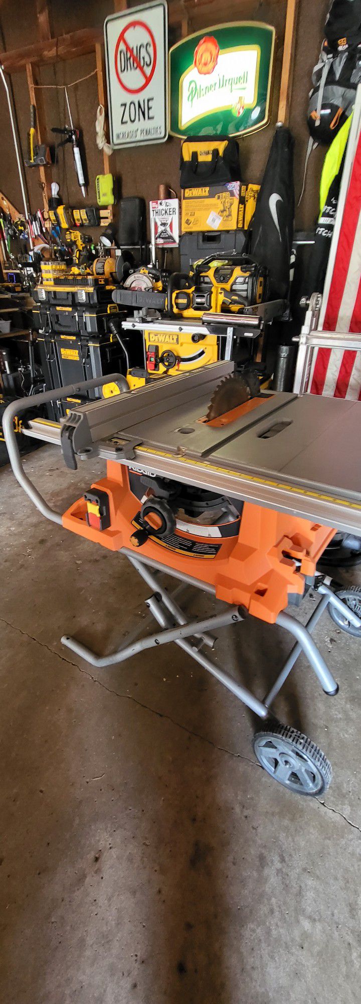 Ridgid 10 Inch Table Saw With Quickie Stand
