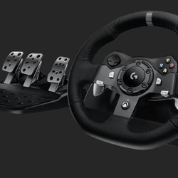 Logitech g920 Racing wheel for Xbox, and PC with shifter 