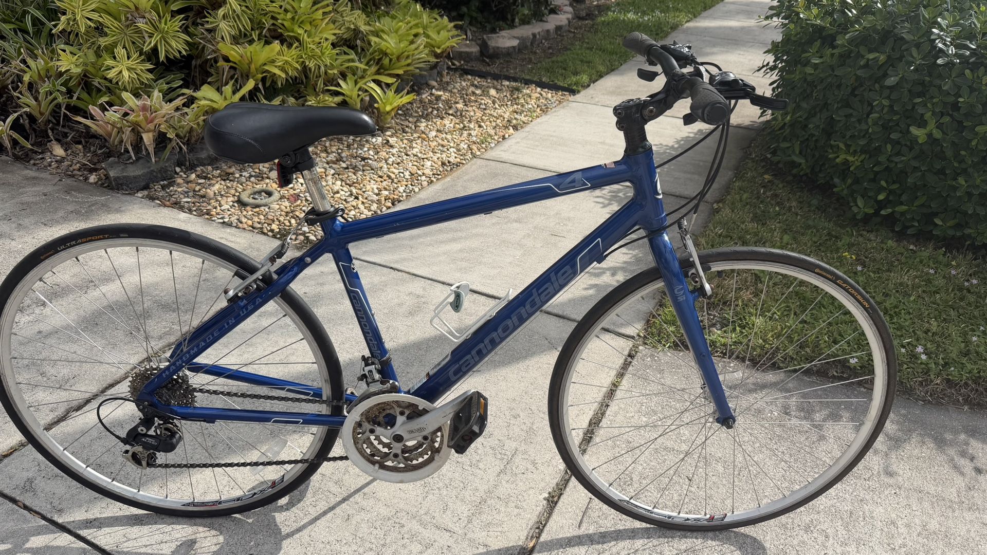 Cannondale Hybrid Medium Bike Bicycle Light Weight 700c 3x8 Speed