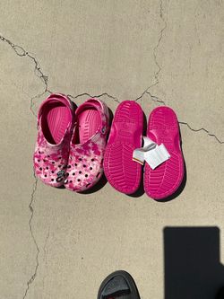 A size 11 men’s crocs