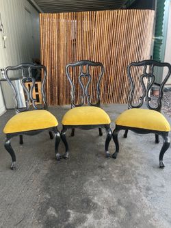 3 sillas 🪑 rústicas recién Tapizadas
