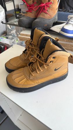 Nike Boots kids size 5y
