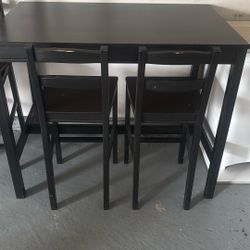 table 4 chairs 