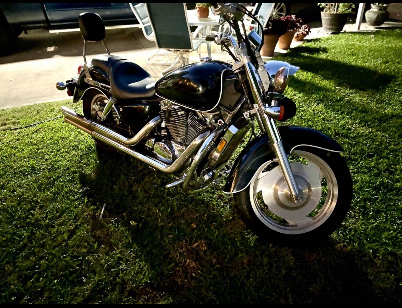 2004 Honda Shadow Eagle 1100 Motorcycle