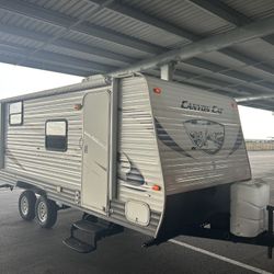 2014 Palomino canon cat Canyon cat model 20 FSC