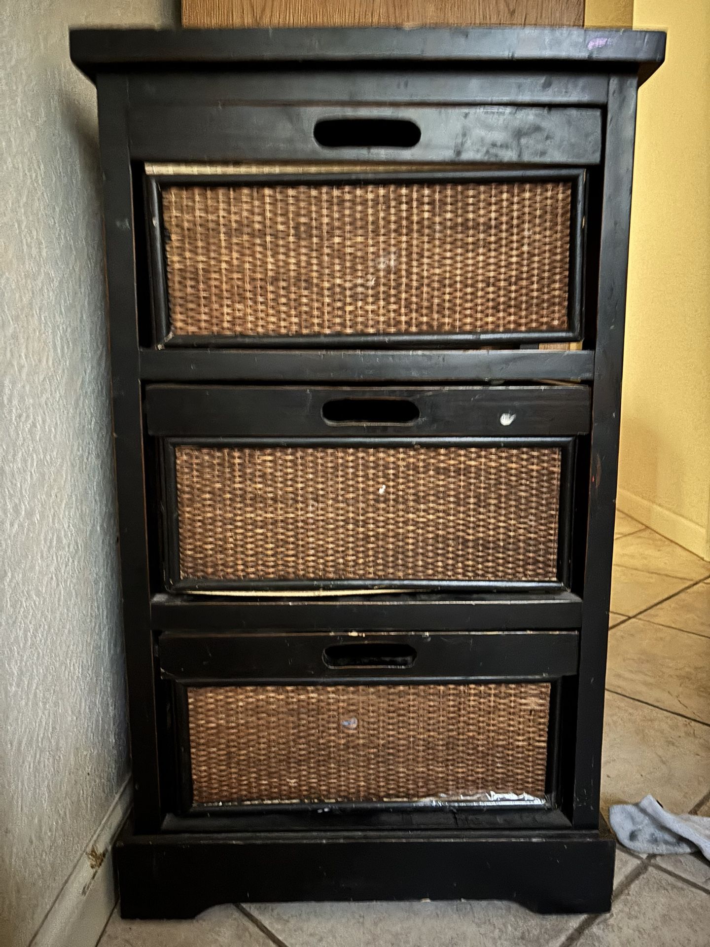3 Drawer/storage/End table