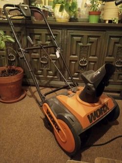 Worx 18" 13-Amp Electric Snow Blower