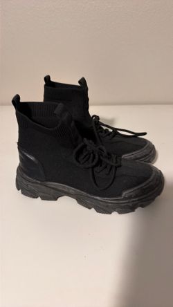 Black hike shoes