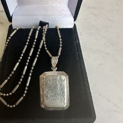 Vintage 925 Sterling Silver Etched Locket - Very Good Condition- Stamped 925- 18in White Gold Filled Chain Included 