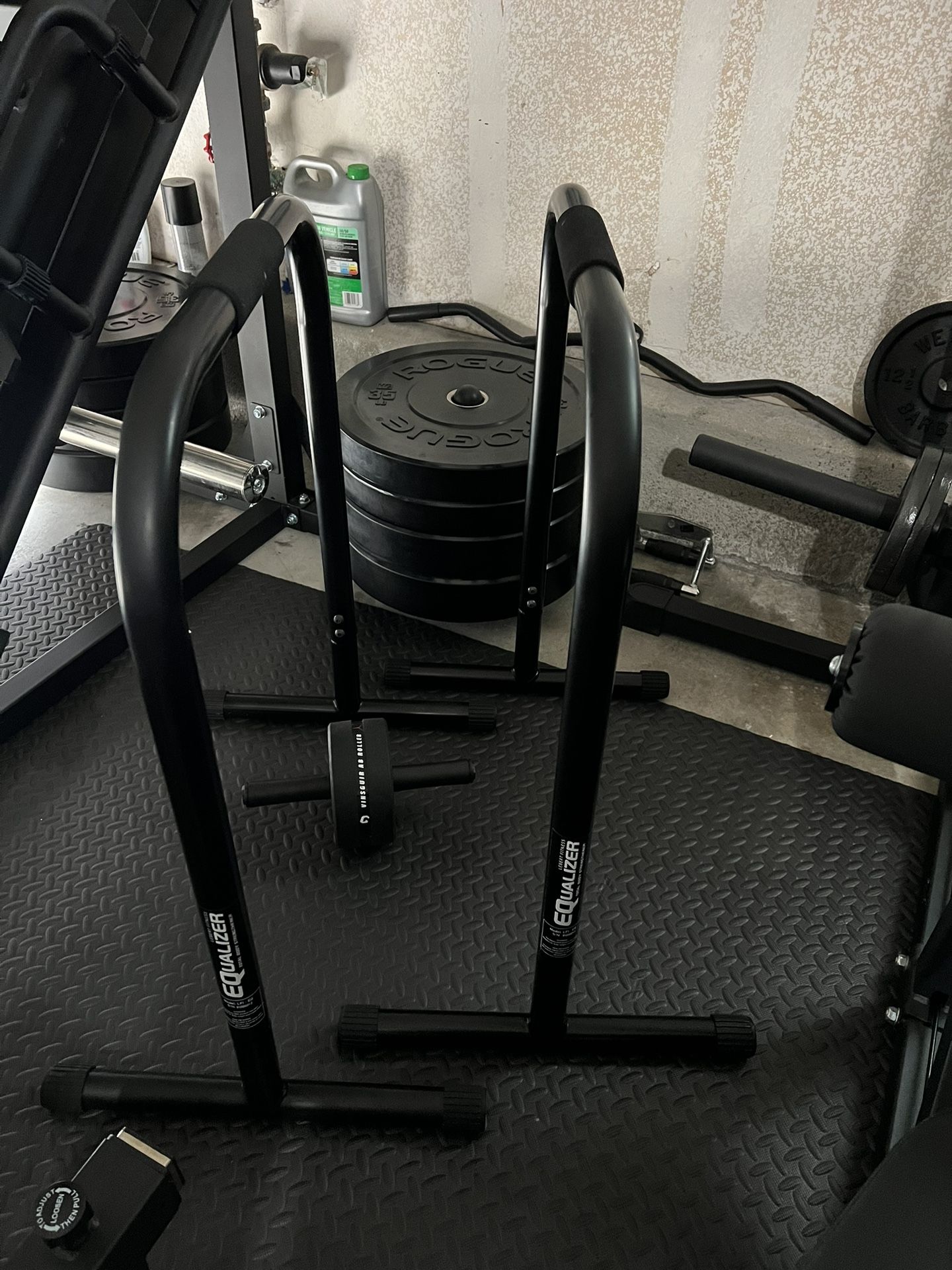 Dip Station With Ab Roller