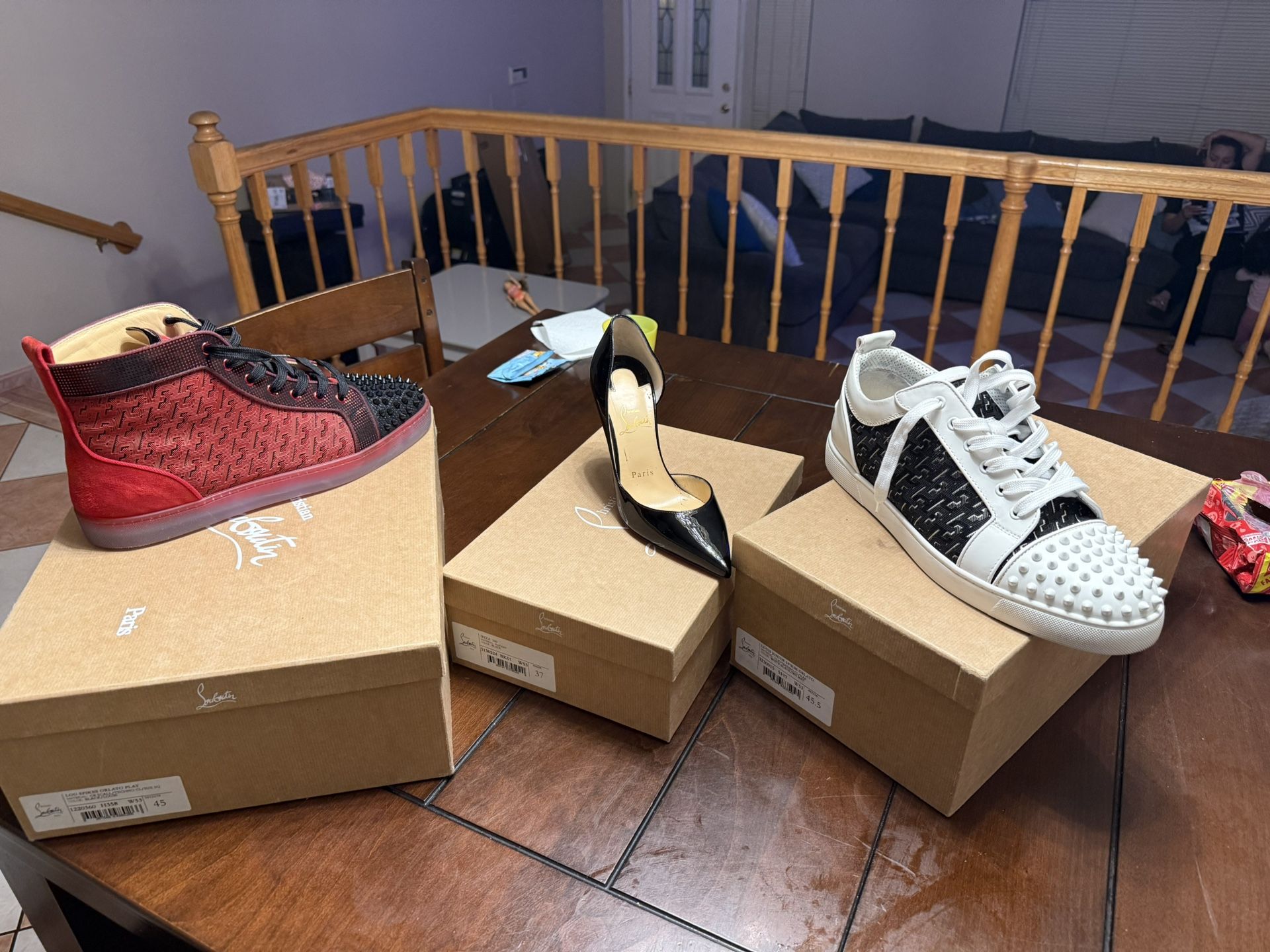 LOU BOUTIN ( Red bottoms)