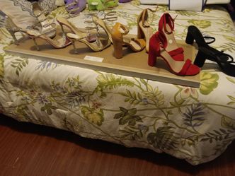 6 pares de sapatillas casi Navas size 10  por $30