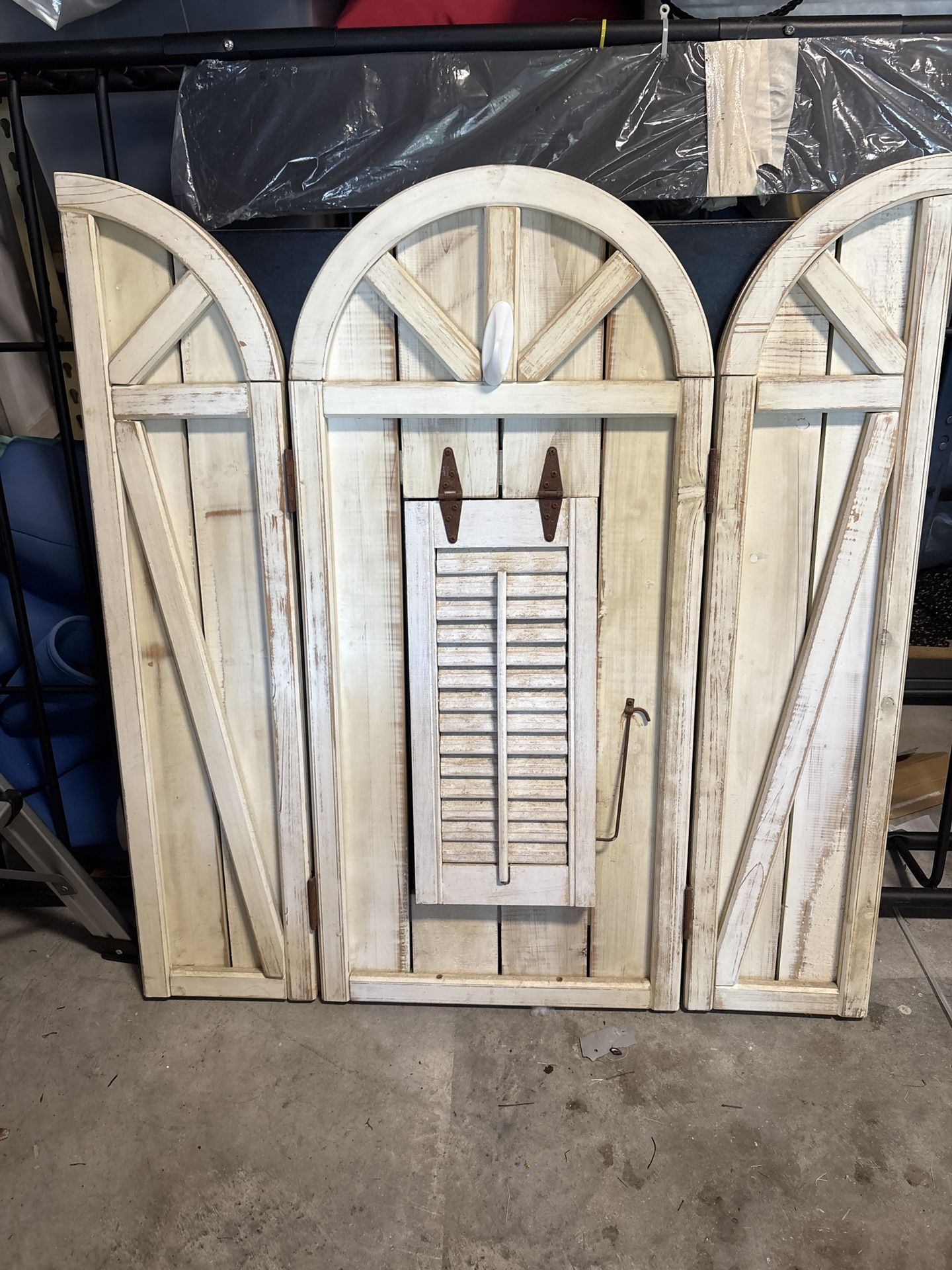 Farmhouse Wall Hanging And Basket 