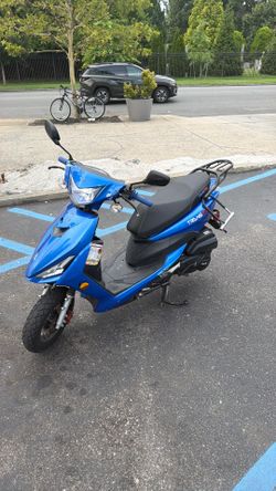 Yes I have a title  this bike IS NOT STOLEN JUST HAD ALOT OF STICKERS I TOOK OFF