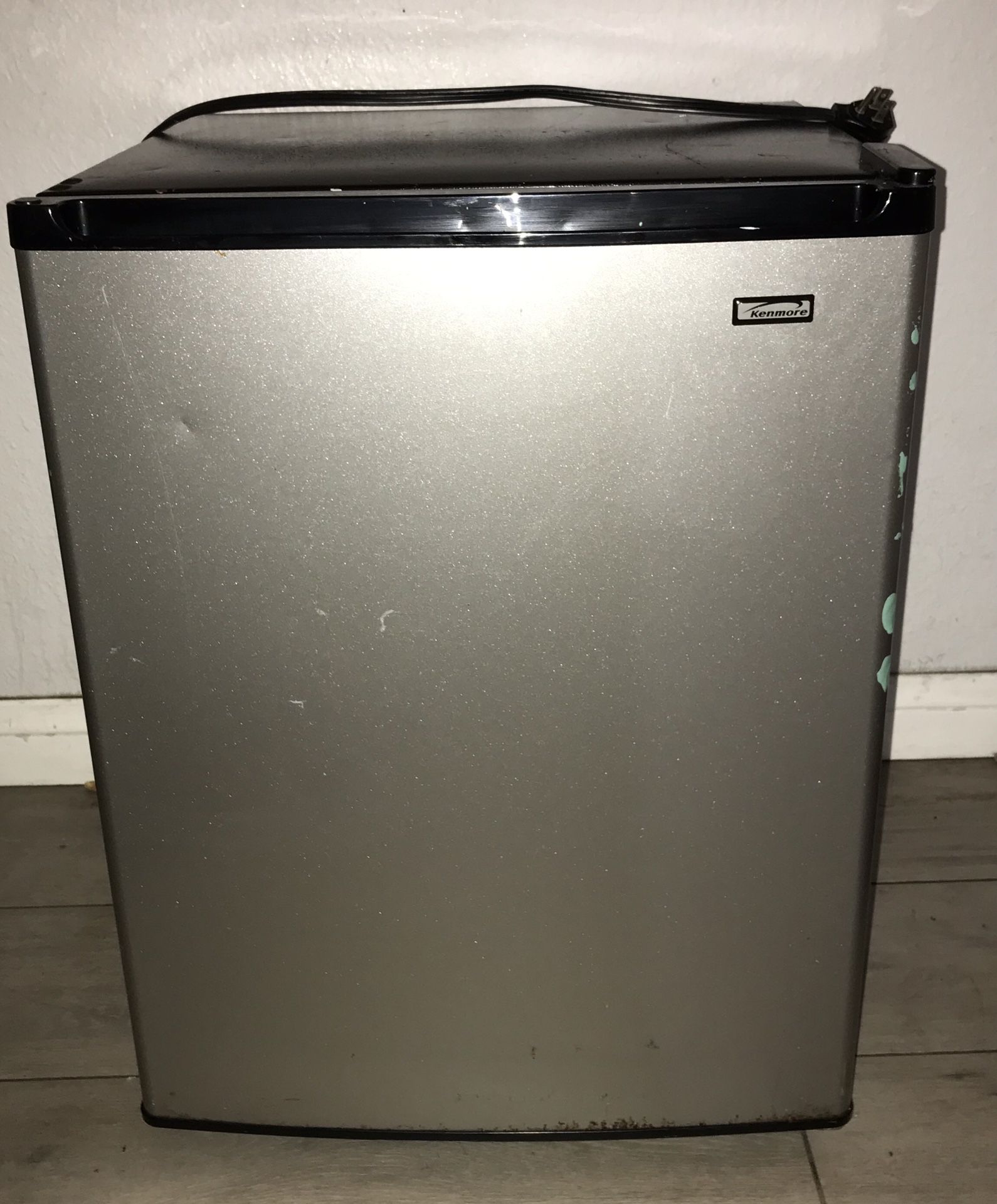 Kennore small mini Fridge (nothing wrong with it)