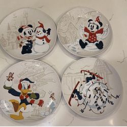 Collectible Disney Parks Christmas Plate set Mickey & Friends Walt’s Holiday Lodge