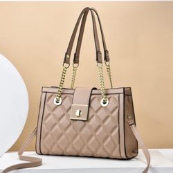 Shoulder handbag; twist lock closure; polyester lining