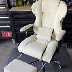 New Executive Office Chair Gaming Chair With Foot Rest Reclines 