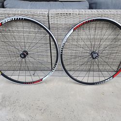 DT SWISS 4.0 700c road bike wheelset