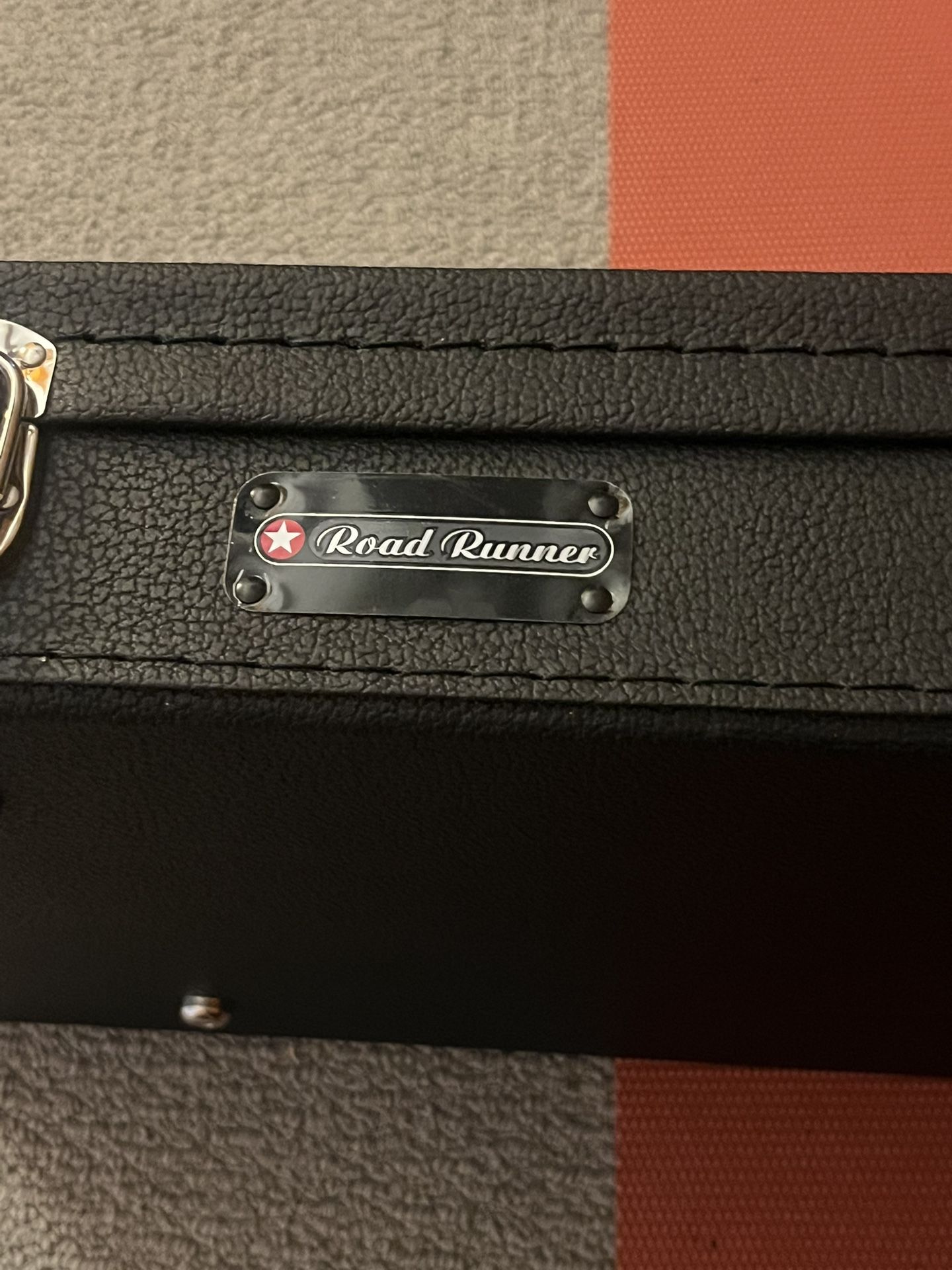 New Road Runner electric guitar case