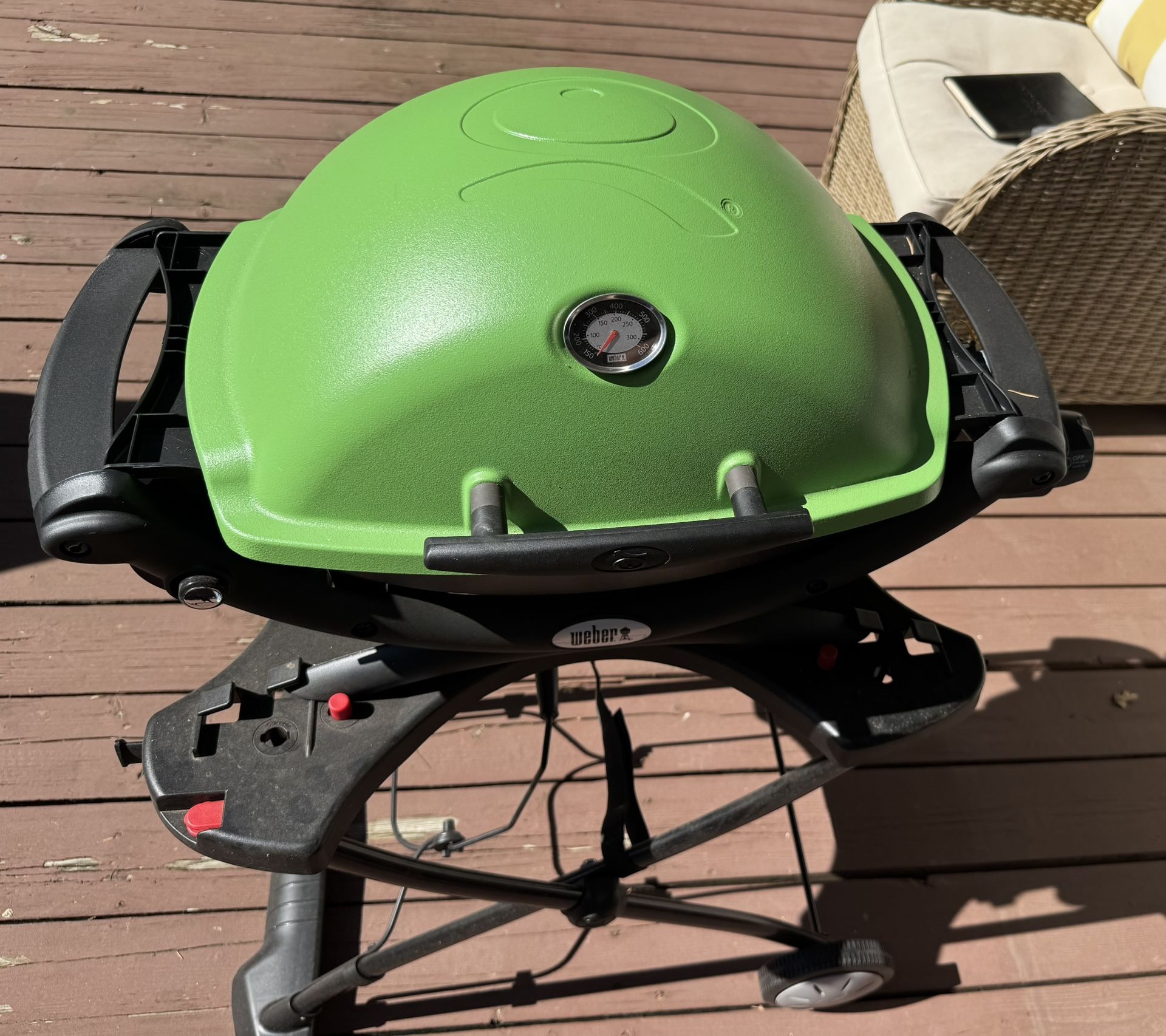 Weber Q 1200 Gas Grill Green WITH STAND + (1) 16 Oz Propane Tank - Never Used