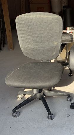 Rolling office chair