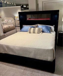 New king  bed