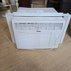HAIER AC WINDOW UNIT GREAT CONDITION