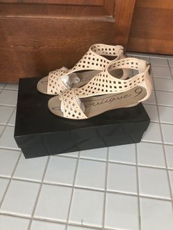 Women’s leather sandals