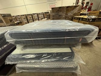 KING MATTRESS STEARNS AND FOSTER LUX ESTATE MEDIUM PILLOWTOP 