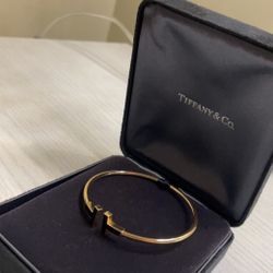 Tiffany Black Onyx Wire Bracelet in 18k Gold