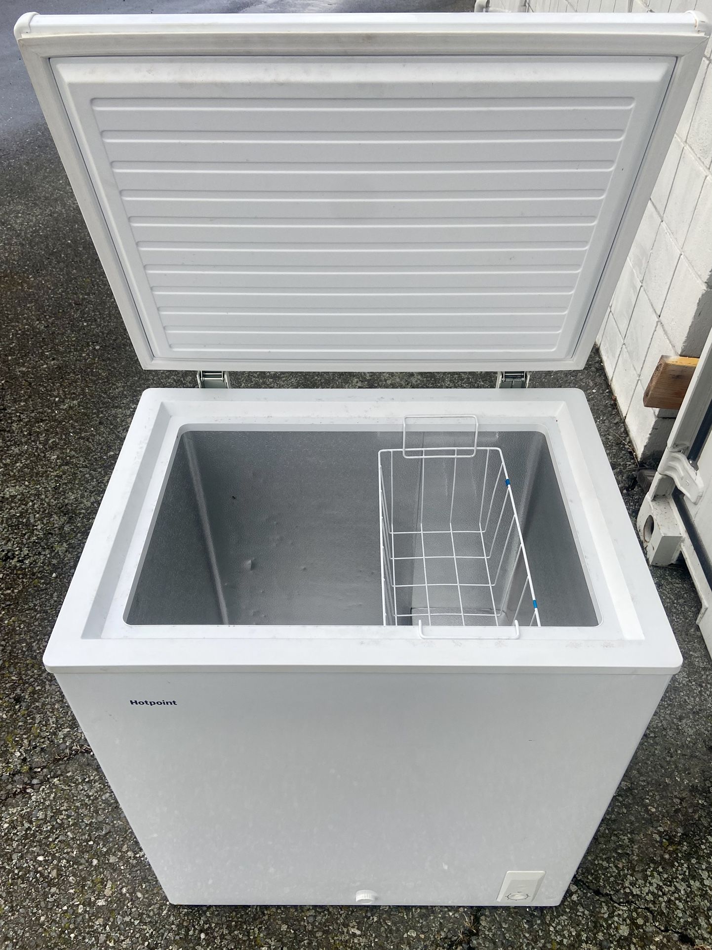 Hotpoint Chest Freezer 5.1 Cu. Ft.