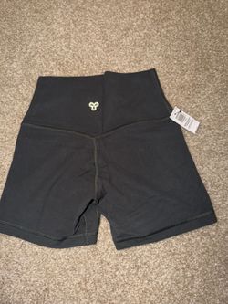 Aritzia 5 inch shorts