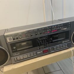 Hitachi TRK-W3W vintage boombox