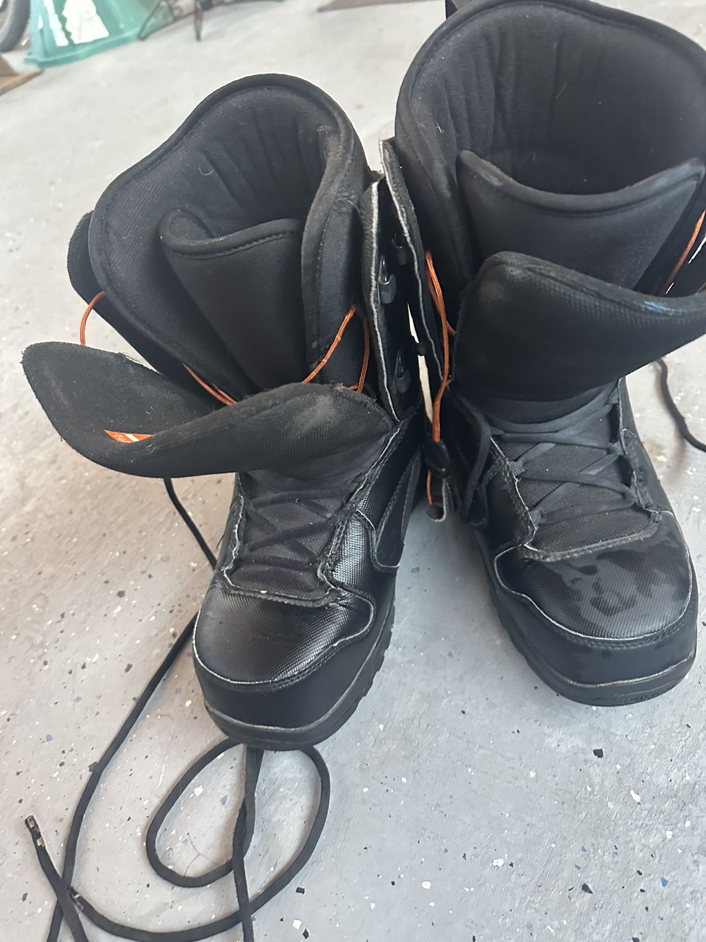 ThirtyTwo “Exit” Snowboard Boots – Men’s 9 – Good Condition