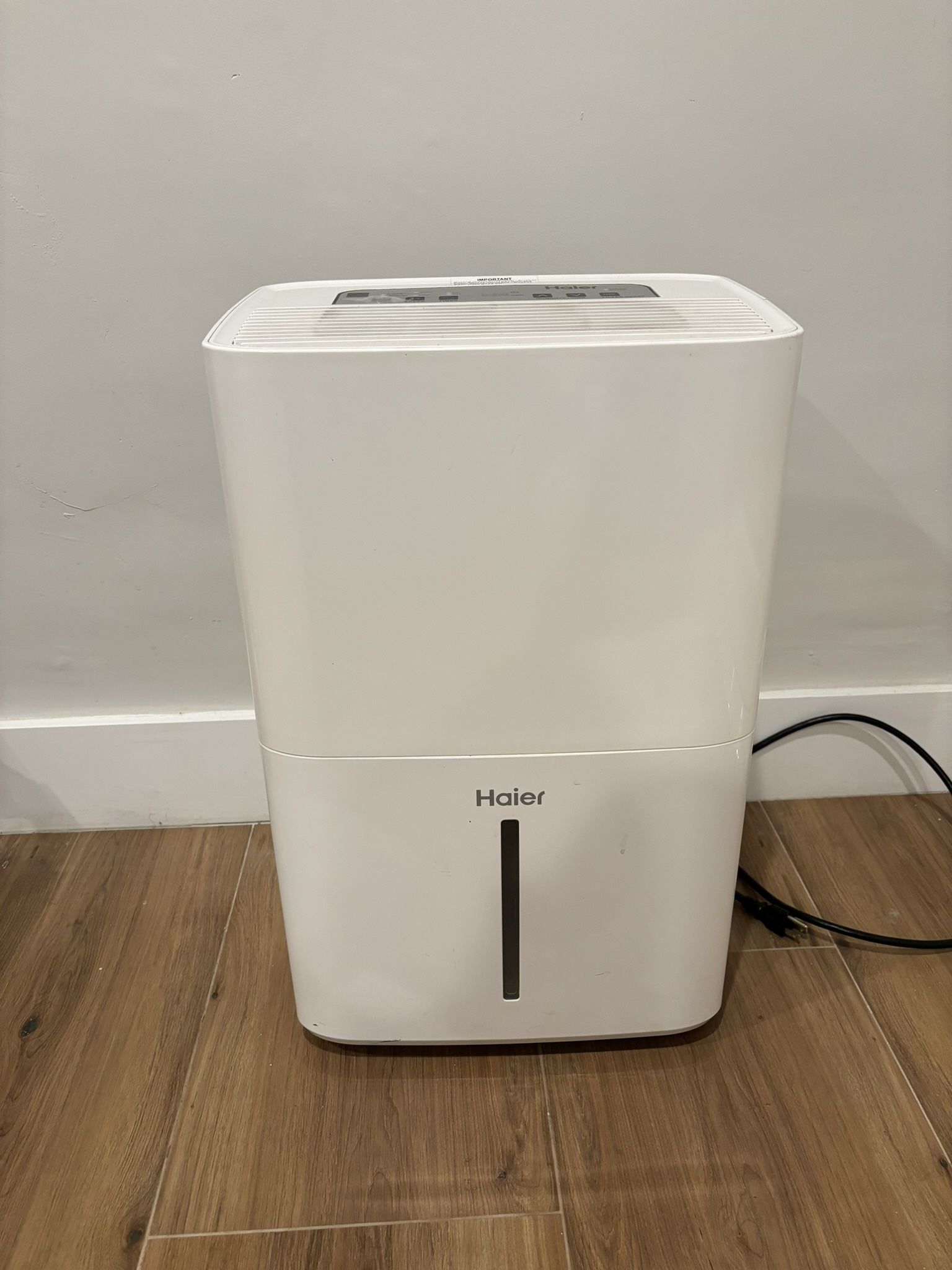 Dehumidifier Haier 70 Pints, Used | Deshumidificador
