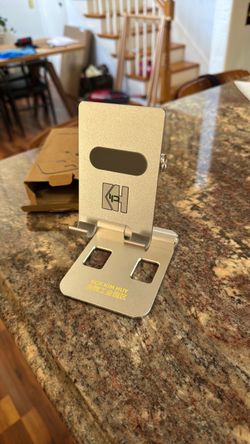Band new Foldable phone stand r