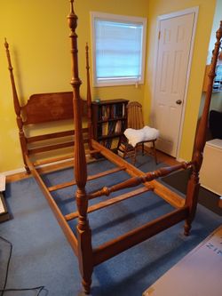 Vintage Solid Wood Twin Poster/Canopy Bed