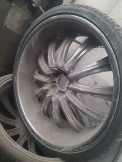 Chromrim with tires took off a Dodge charger