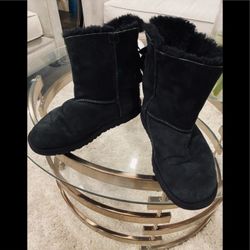 Kid’s Ugg Bailey Bow II kids black boots with double bows in back. Size US 6. Used with normal wear.  Worn as size 8 women.