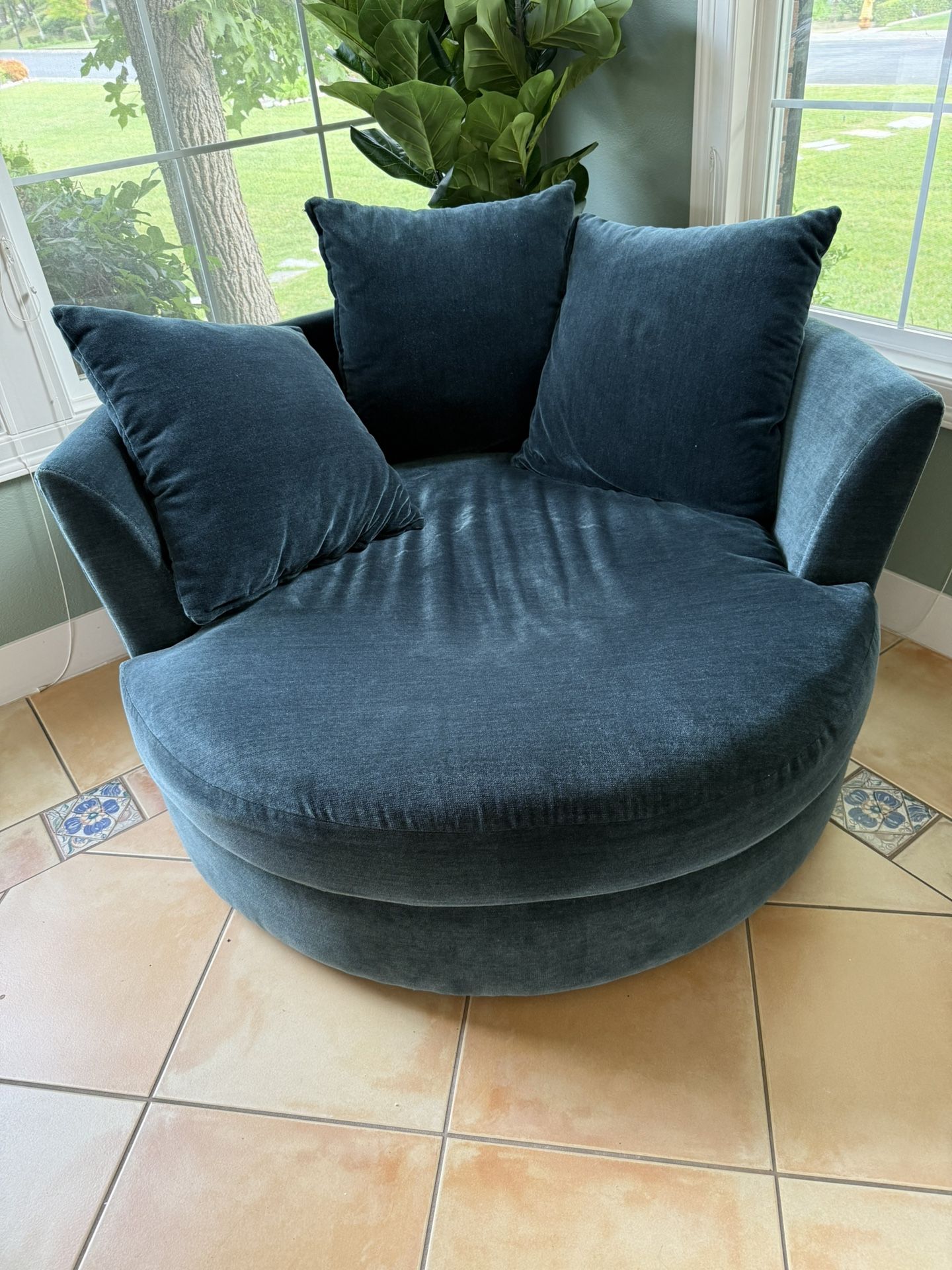 Amelia Grand Chair
