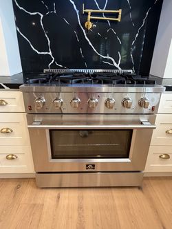Forno Galiano 36” 6-Burner Professional Gas Range – Like New