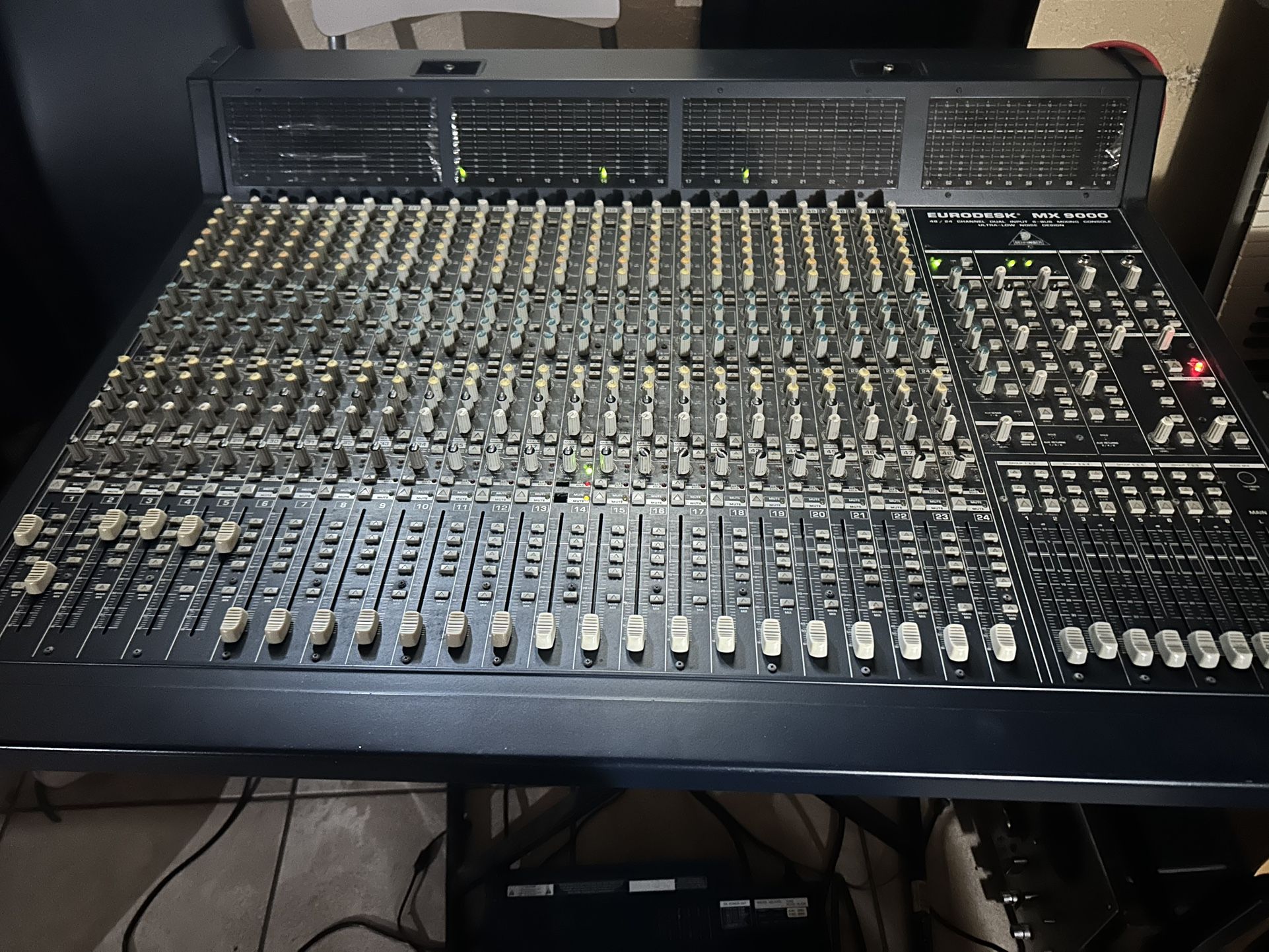 Bringer Eurodesk Mx 9000 Mixing Board