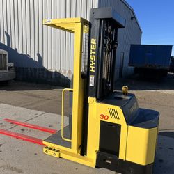 FOR SALE A 2015 HYSTER R30XMS3 ORDER PIKER 95/213” FF TSU MAST,24V GOOD USED BATTERY,1602 HOURS. IT IS IN GOOD WORKING CONDITION.       FORKLIFT 