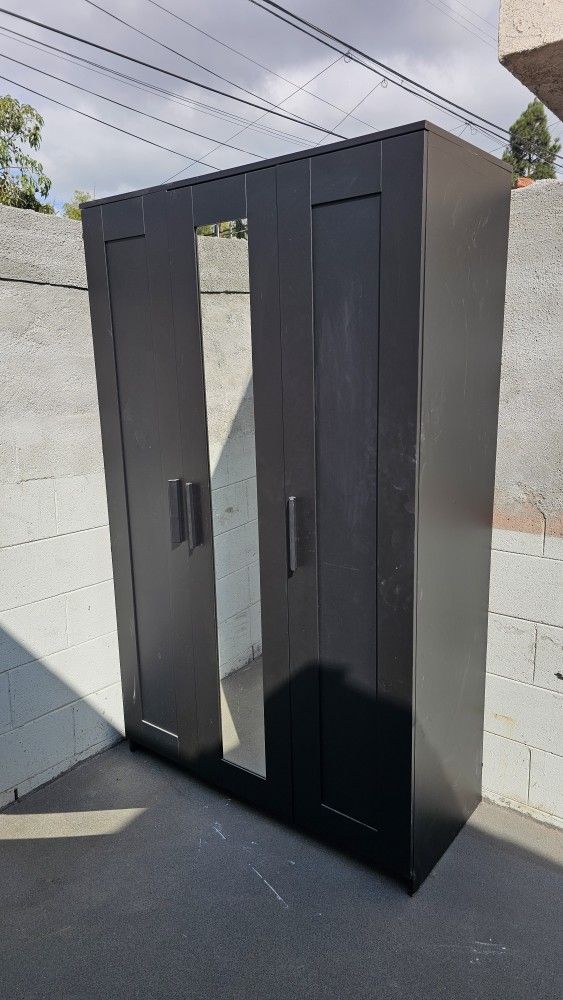 Wardrobe 3 Doors & Mirror