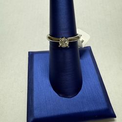 White gold  diamond engagement ring